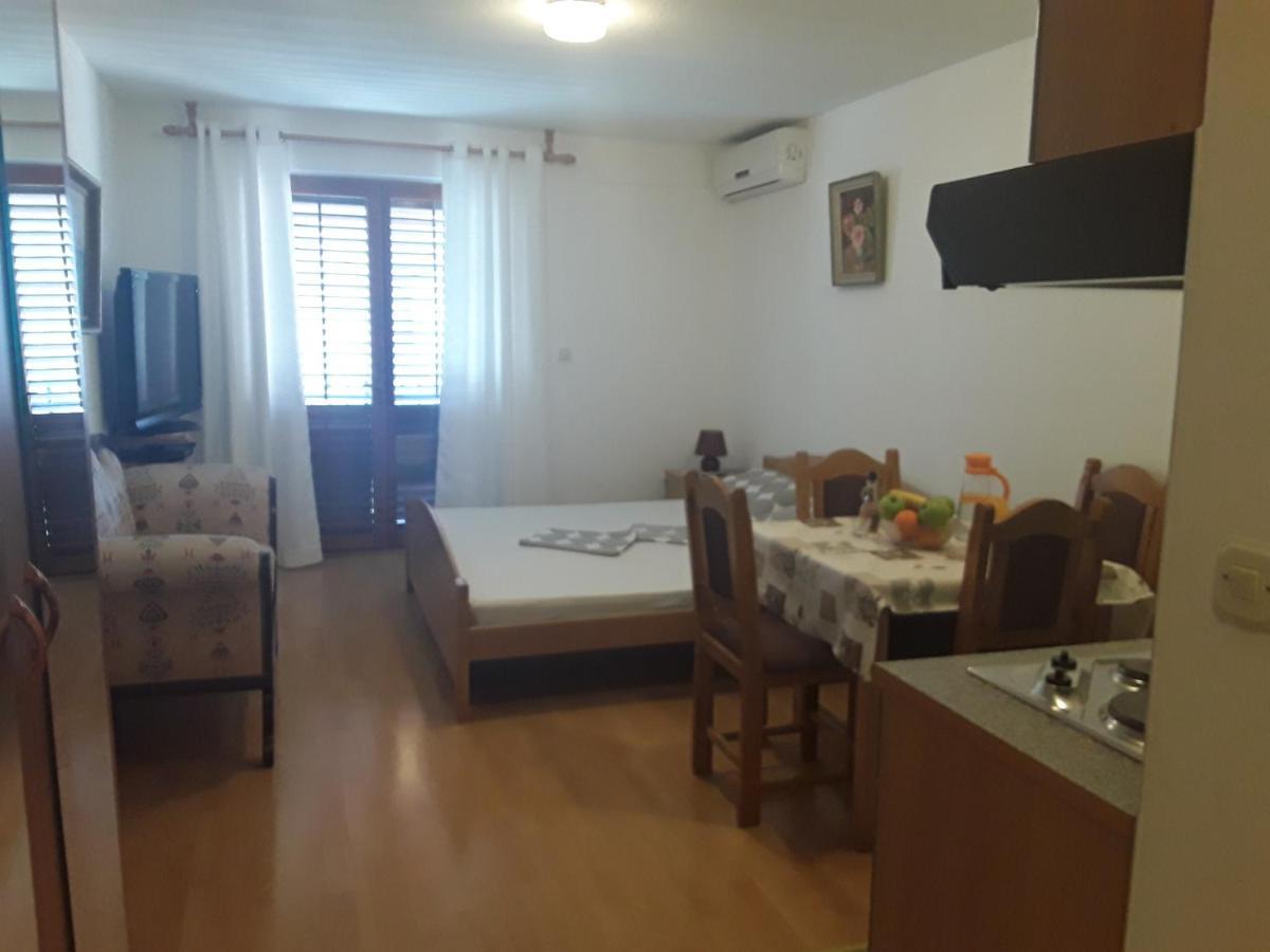 Zaton Apartmani M. Ilesh Exterior foto